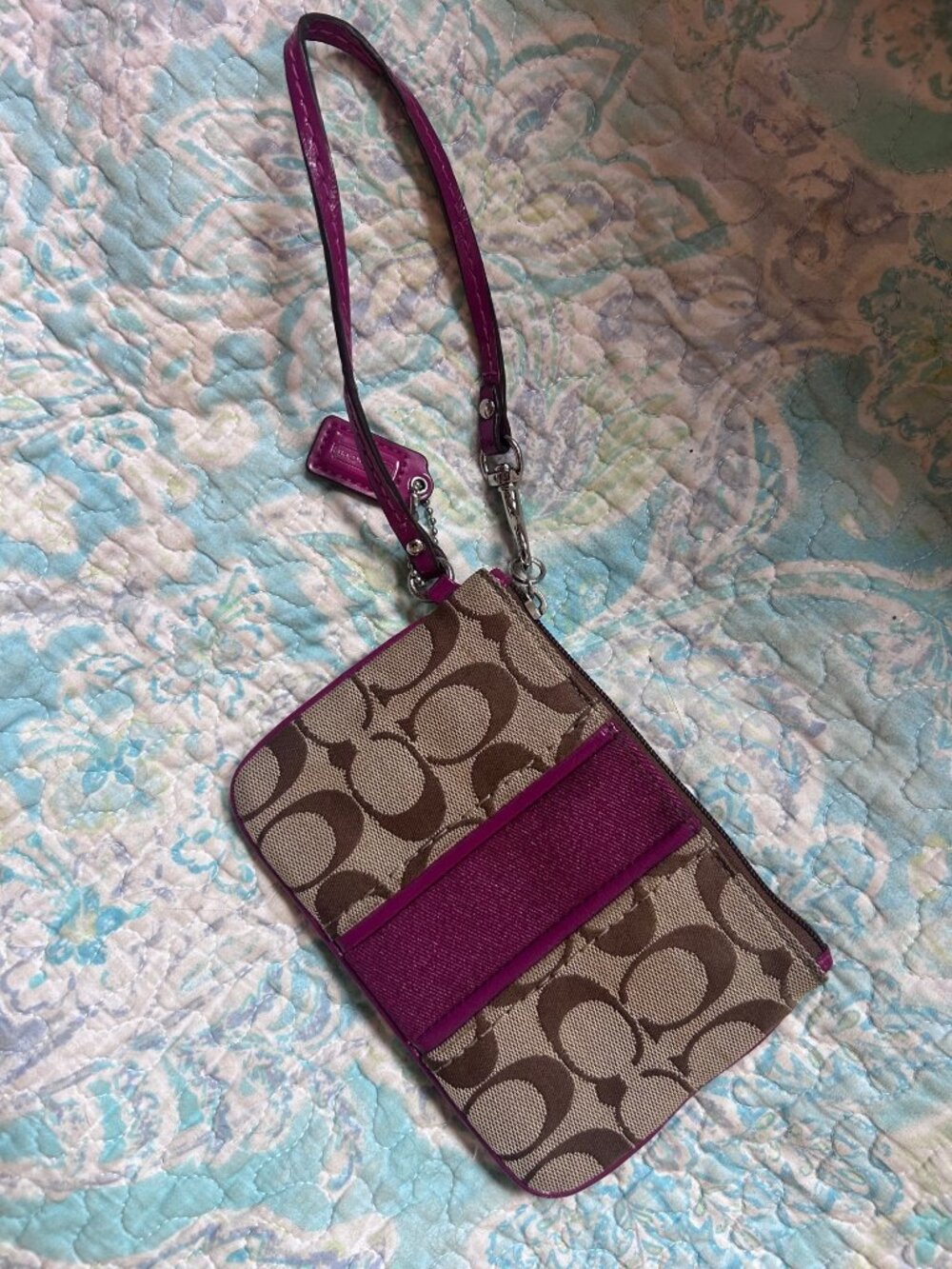 Coach Signature C Wristlet Pochette Khaki Raspberry Leather Trim